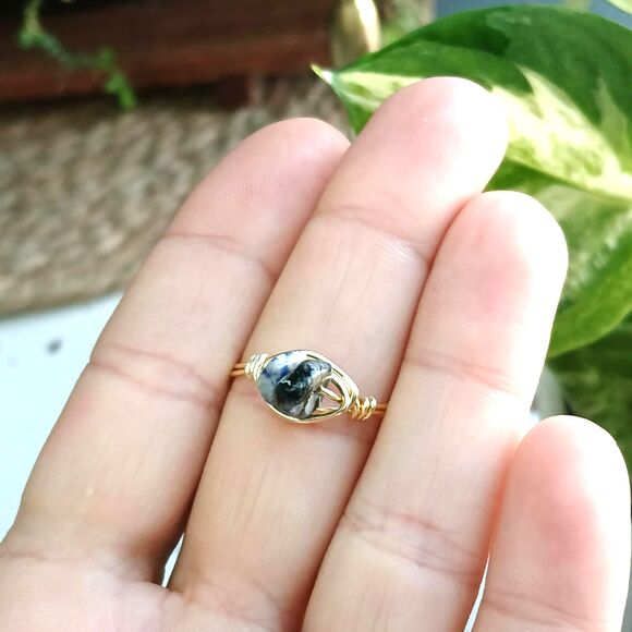 Dainty Sodalite Crystal Beaded Ring, Gemstone Chip Wire Ring, Size 10 - Picture 3 of 3